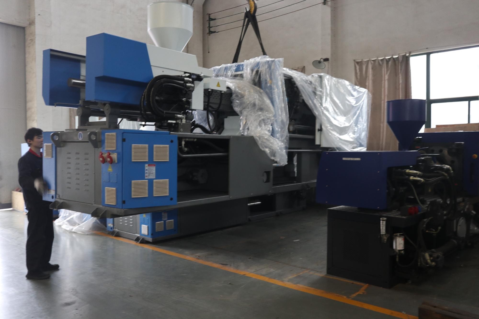 Buy Hty 550 Machine Plastic Injection Molding Machine Price In