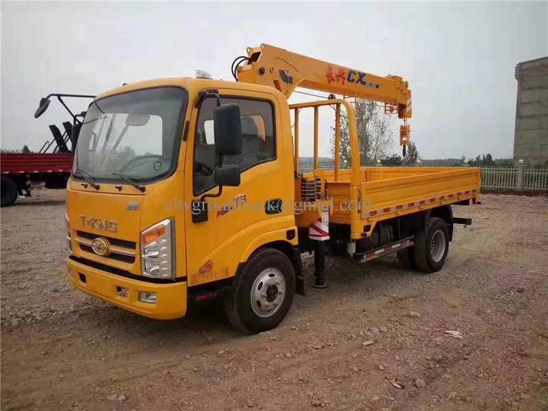 Buy Small 5 Ton Telescopic Boom Truck Mounted Crane For Lift from