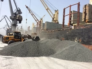 black crushed aggregate for construction and road work