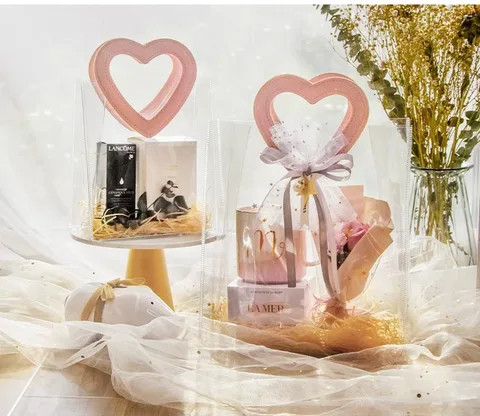 Custom Clear Plastic Gift Bags PVC Gift Wrap Tote Bag with Heart Shape Leather Handles for Wedding Favor