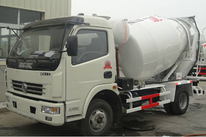 Dongfeng 4*2 EQ3040 capacity 3 cubes mixer concrete truck