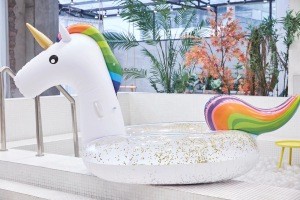 Fashion Beach Lounger Toy Swim Pool Inflatable Rainbow Unicorn Swim Ring