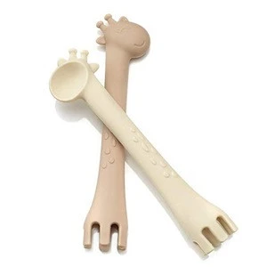 Hot Sale New Product Kids silicone Baby Training Spoon, Food Grade Silicone Giraffe Teether Feeding Spoon  &amp; Fork 2-in-1