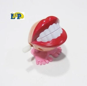 Sexy red plastic wind up jumping lip toy for kid