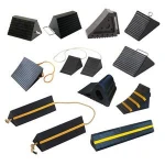 Rubber chock with eyebolt