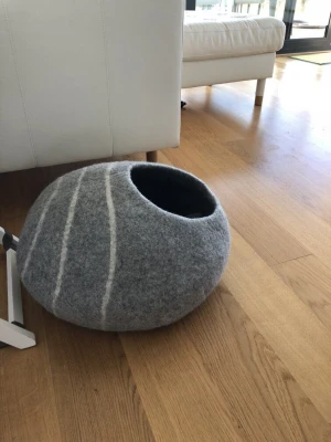 100% Natural New Zealand Wool Cat Cave Bed