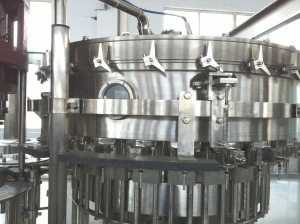 Balanced pressure beverage filling machine/ carbonated drink filling line soft drink processing plant