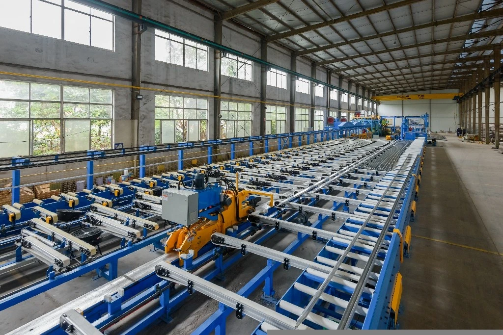 Energy Saving Recycling Equipments Aluminum Profile Metal Extrusion Production Line