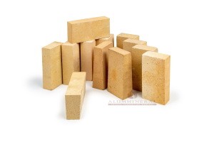 High strength wedge-shaped refractorys bricks for cement kilns