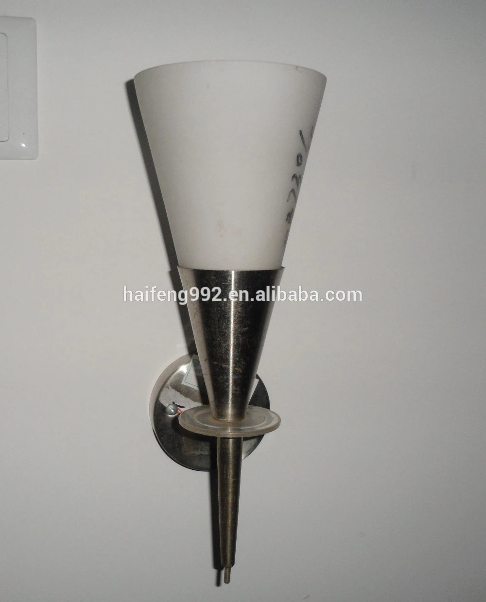 Mass production china supplier best price bathroom wall light/vanity light/wall sconce for hotel bathroom or rest room