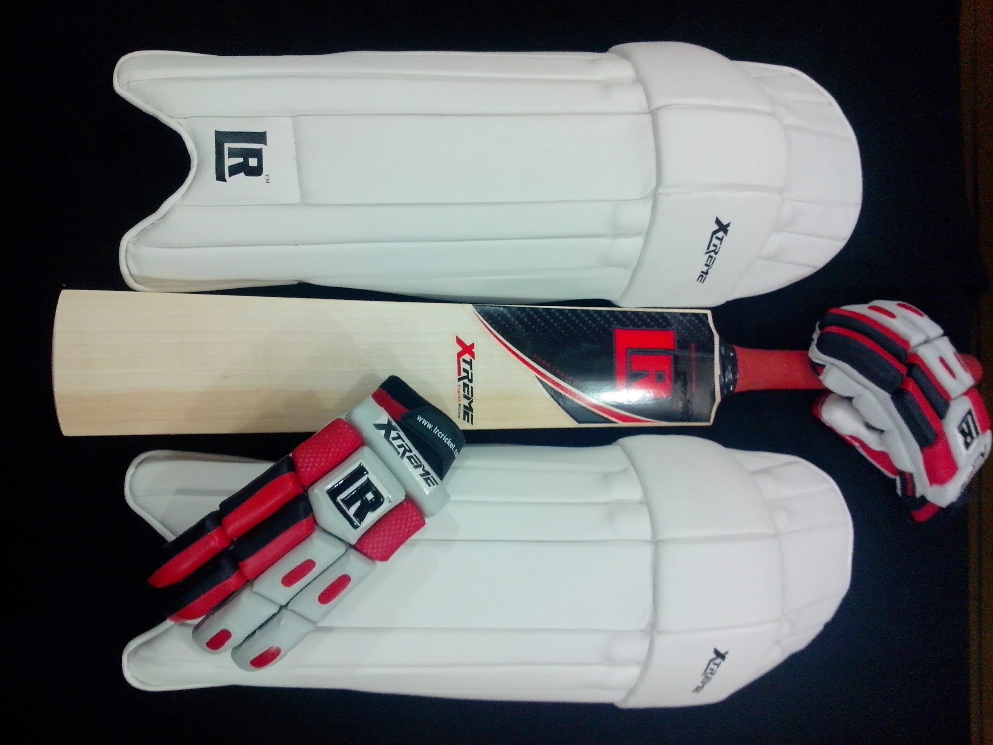 Most Popular and Recent Used  Leg Guards Cricket Batting Pads and Xtreme Batting Gloves with your colors combinations