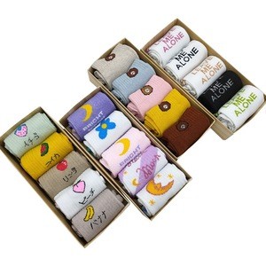 Wholesale good quality cheap cute cartoon 5 pairs gift box pack cotton women socks