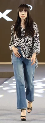 Fourway stretch denim for women