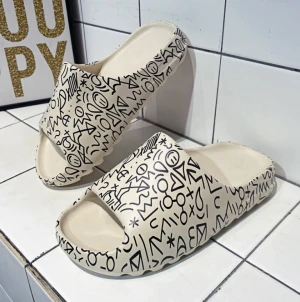 Beskrivende hud Regeringsforordning Buy 2021 Summer Yeezy Slides Home Casual Flip Flops Fashion Big Kids Couple  Sandals And Slippers from Shenzhen Lejiu Trading Co., Ltd., China |  Tradewheel.com