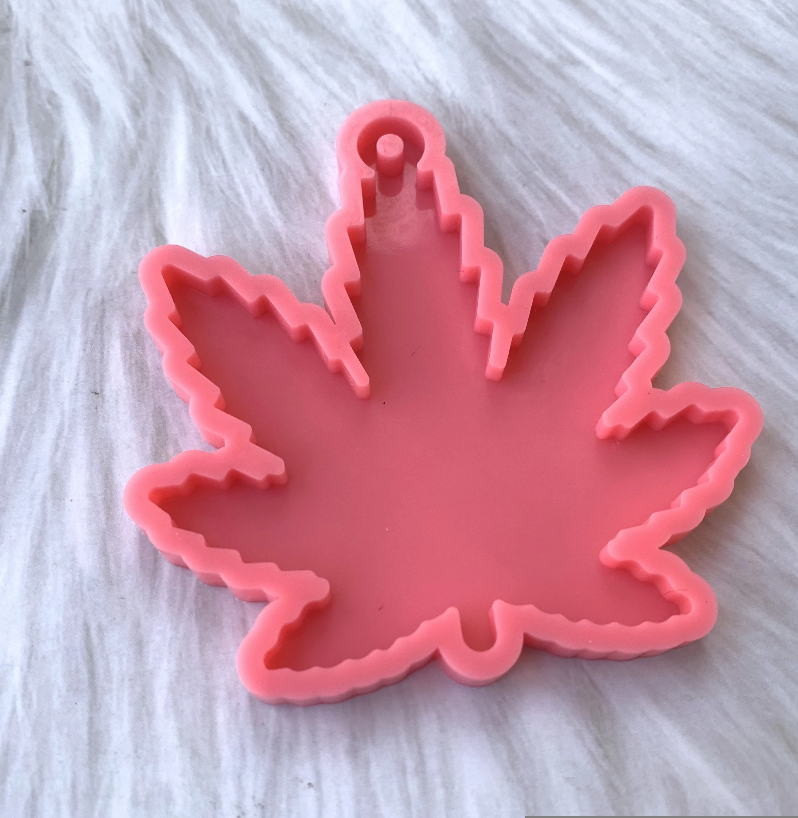 Best selling new design silicone keychain mould silicone weed leaf key ring mold