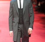Elegant groom wears a peak lapel tuxedo / men's wedding suit / men's 3 piece set (jacket + pants + vest)