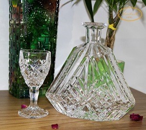 Hot Sale Crystal Clear Triangular Whiskey Decanter Set with 6 Glasses for Sale