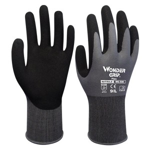 Nitrile rubber gloves with good grip for machinery operation