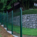 Peach Type Standing Post Outdoor Decorative Security Wire Nrttings Triangle Bending Fence for Construction Projects