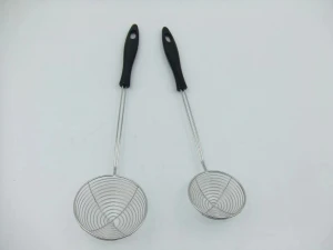 The Fine Quality Round Wire Mesh Strainer With Long Bakelite handle