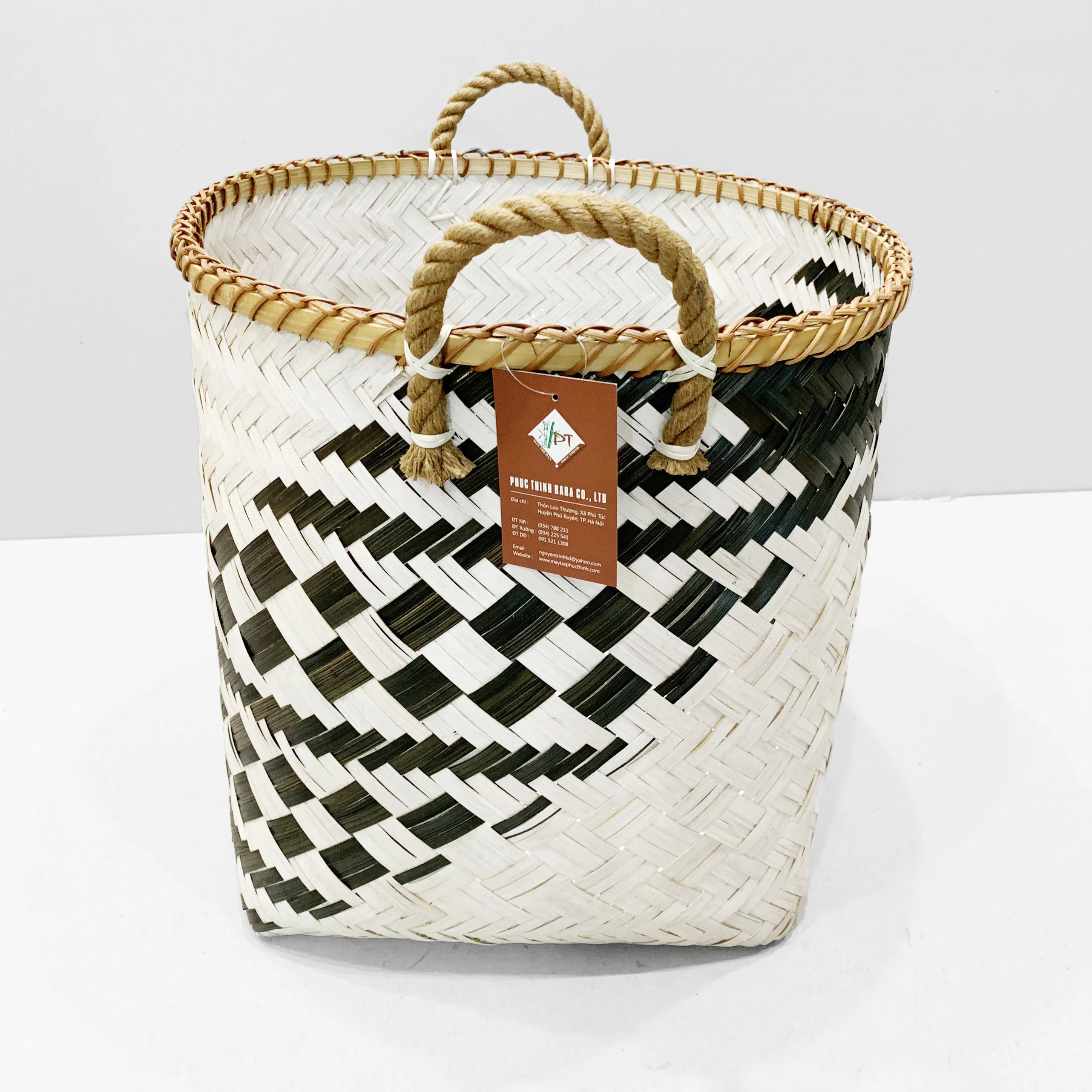 Vietnam Eco-friendly Handwoven Bamboo storage basket wicker basket with rope handle