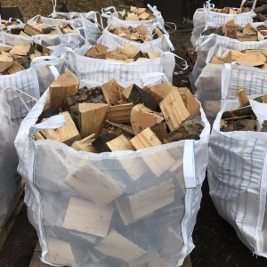 Kiln Dried Firewood in bags Oak fire wood 18-26 logs 25 cm wide 53 cm height 38 cm depth