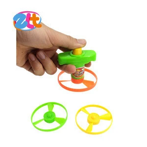 2018 Cheap wind up plastic flying saucer toys for kids