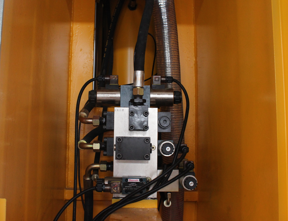 Hydraulic press 40 ton for straightening &amp; pressing / Small size single column steel plate press machine