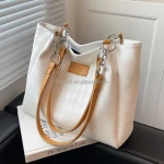 Large Capacity Womens Bag 2023 New Spring Premium Small Class Commute Bag Versatile One Shoulder Tote Bag
