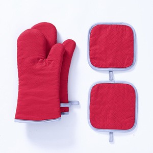 Wholesale silicone oven glove 4 pcs heat resistant oven mitt and pot holders cotton red oven mitts