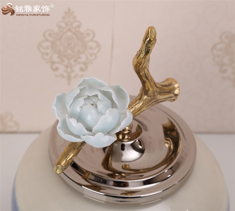 christmas home decoration high quality elegant design porcelain flower vase with lid for home hotel decor