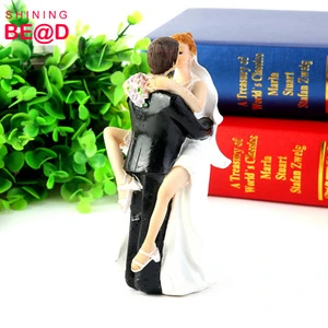 Custom Creattive Top quality Romantic Bride and groom hugging each other weeding cake topper