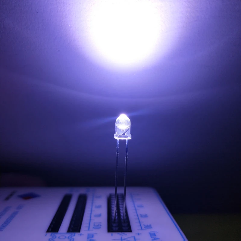 H-Bright 4mm water clear cold white dip led diode