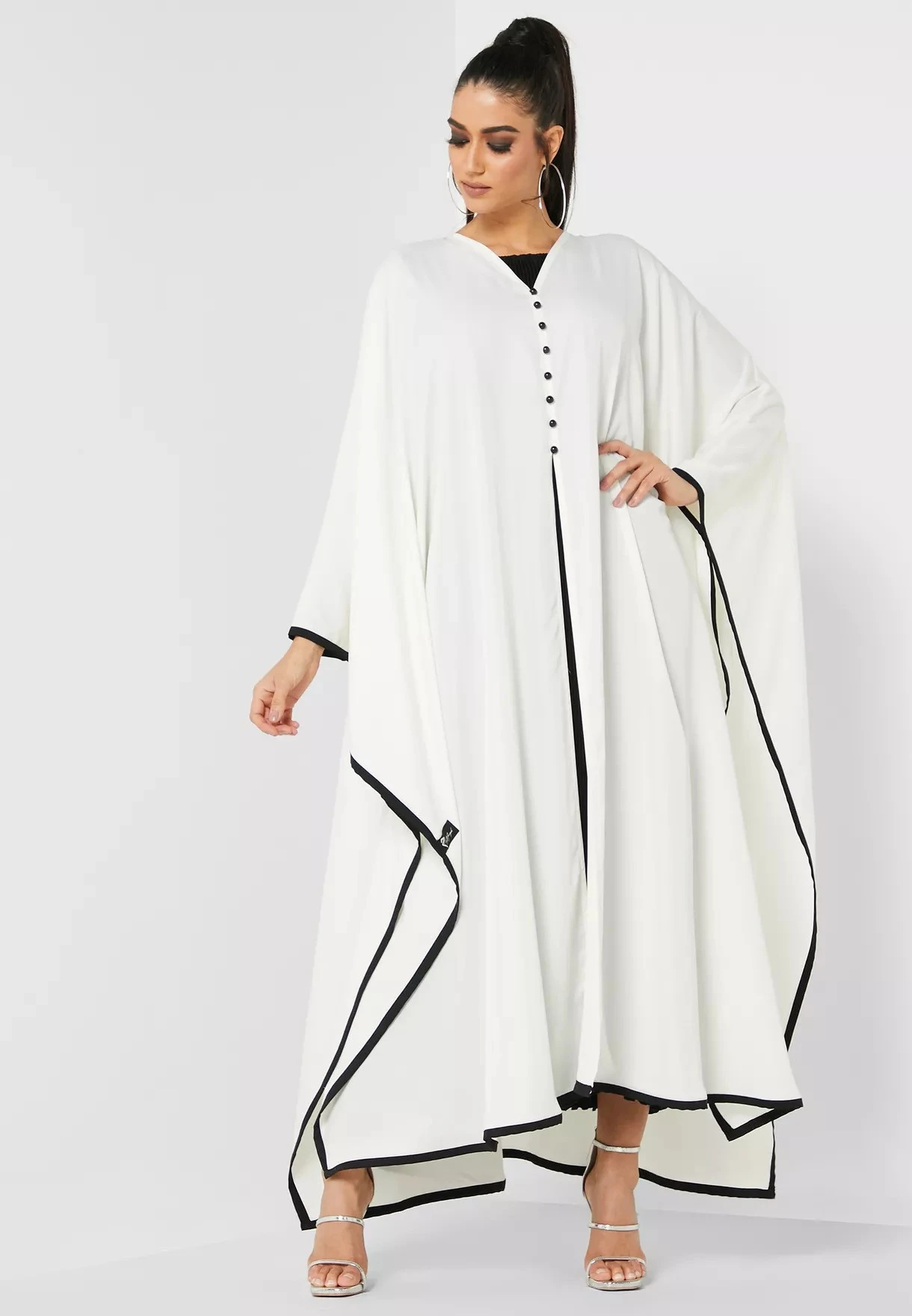 Oem Custom Islamic Dubai High Fashion Plus Size Front Open Black Line Details Batwing Abaya Kimino Kaftans For Muslim Women
