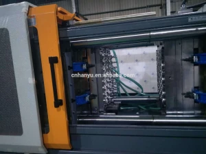 plastic injection molding machine