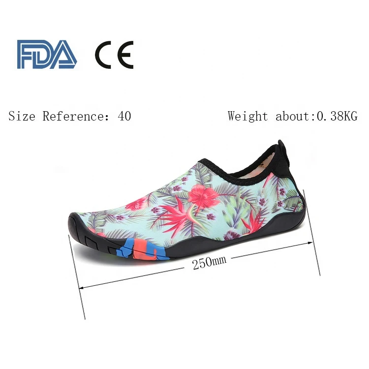Wholesale parent-child pattern swimming shoes summer Aqua beach seaside sports shoes socks slippers men&#39;s water