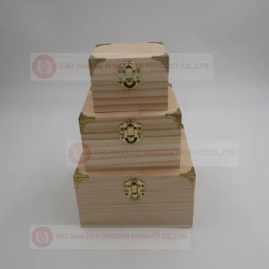 Wooden box s/3
