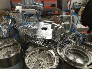Automatic medical tube connector assembly/assembling machine(ISO9001:2000,CE,new design)