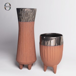 Modern American Creative Flower Vase for Home Decor Dark Red Art Vase Ceramic Decorative Vase with Stand Foot for Living Room