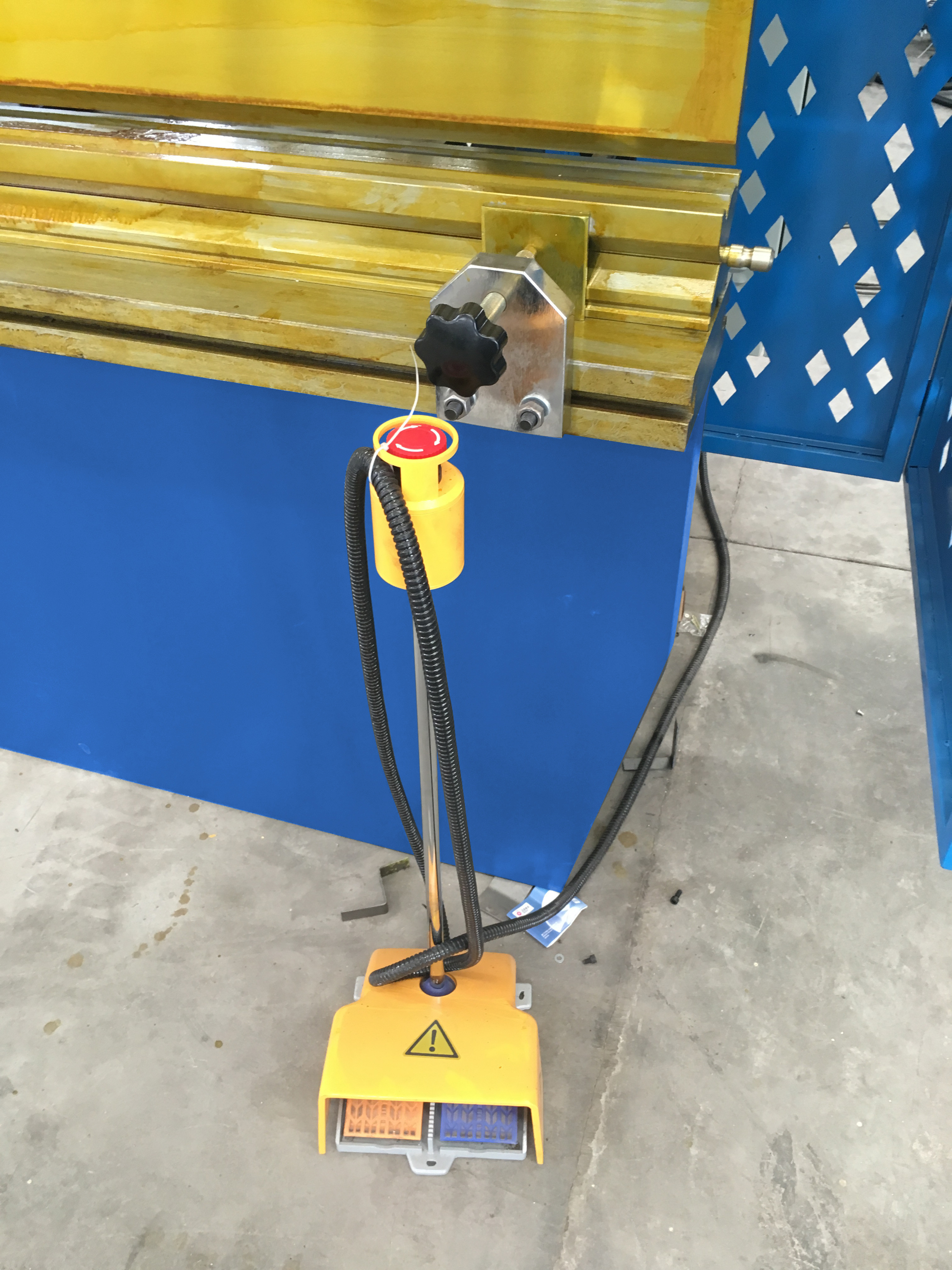 Buy Nc Precision China Hydraulic Press Brake Metal Bending Machine from ...