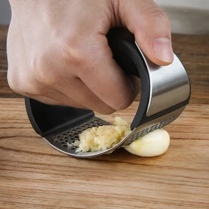 NEW DESIGN Kitchen Gadget with Handle Garlic Crusher Squeezer Slicer Mincer 304 Stainless Steel Garlic Press Rocker