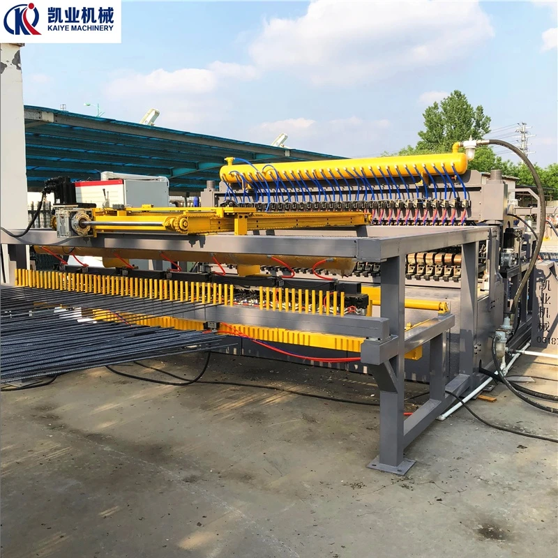 Automatic reinforcing steel wire mesh welding machine