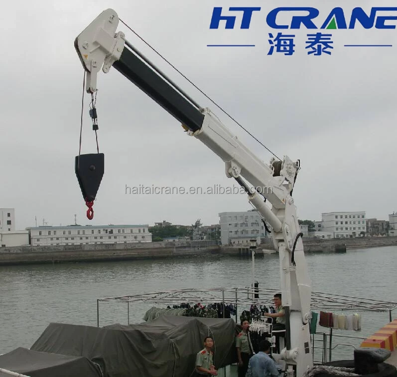 Bulk cargo hoisting crane on boat