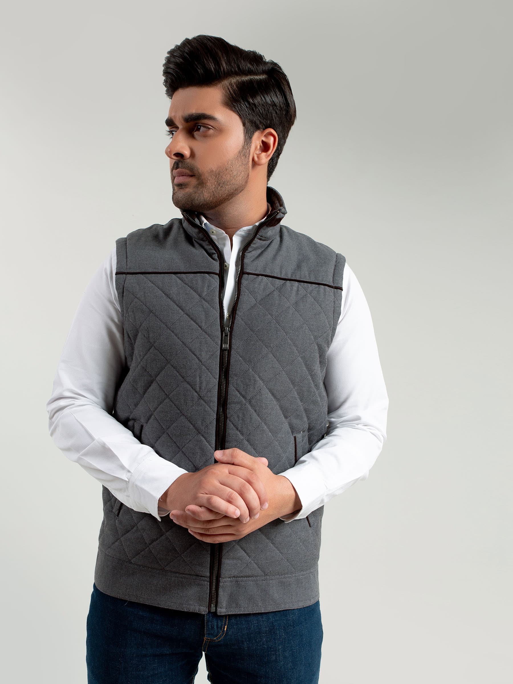 Quilted Sleeveless Jacket with Zipper Mens Quilted Sleeveless Vest With Leather Detailing