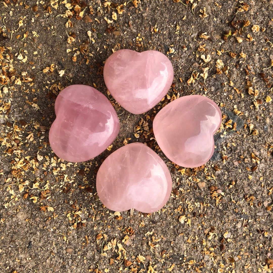 Wholesale natural heart-shaped pink crystal crafts bring healing and luck