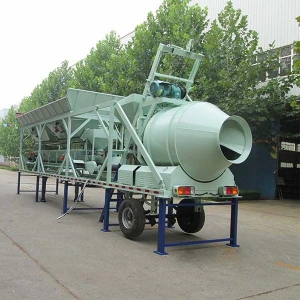 Mobile concrete batching plant with drum mixer