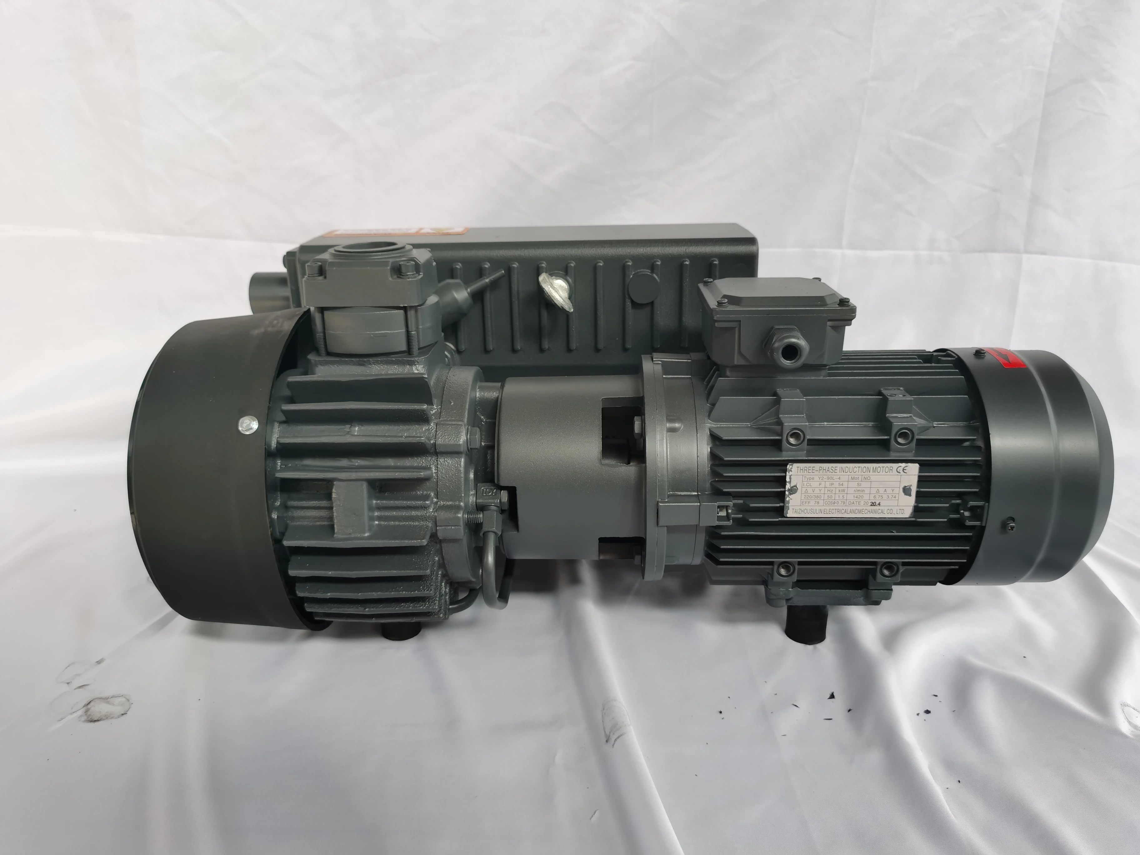 Industrial double stage rotary vane vacuum pump