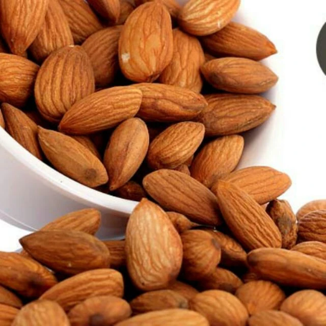 Raw Almonds Kernels Nuts for sale !!!