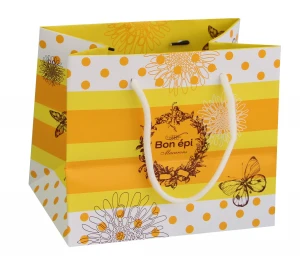 Customized Shopping Bag for Packaging Chocolates with Gold Logo