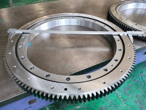 Four point contact ball slewing bearing with external gear teeth 1072*776*80mm